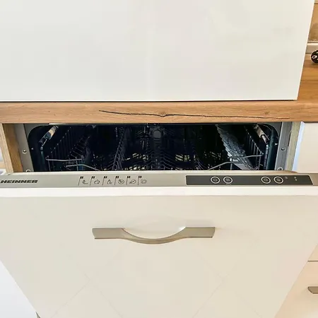1 Bedroom 997 Apartment *