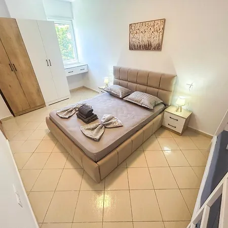 1 Bedroom 997 Апартаменты